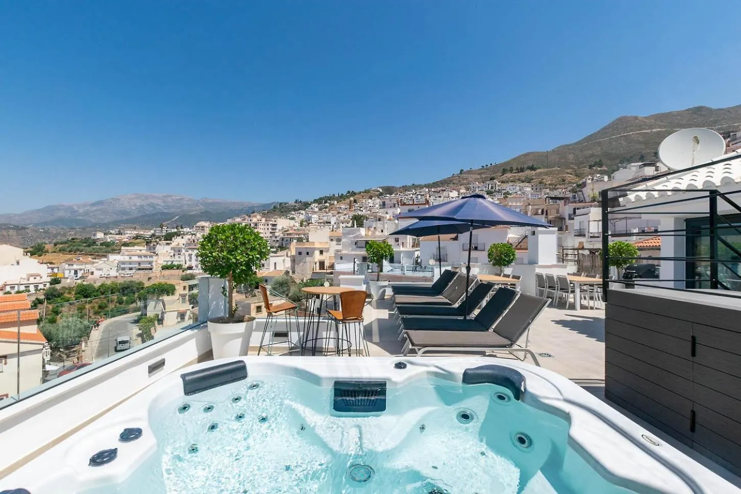 Luxury Apartment In Competa contacts